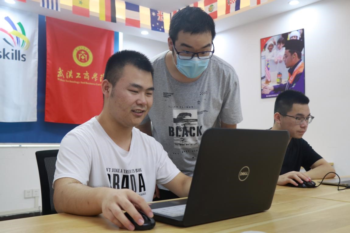 技能體驗(yàn)周活動(dòng)在武漢工商學(xué)院成功舉辦，師生共探軟件開(kāi)發(fā)新趨勢(shì)